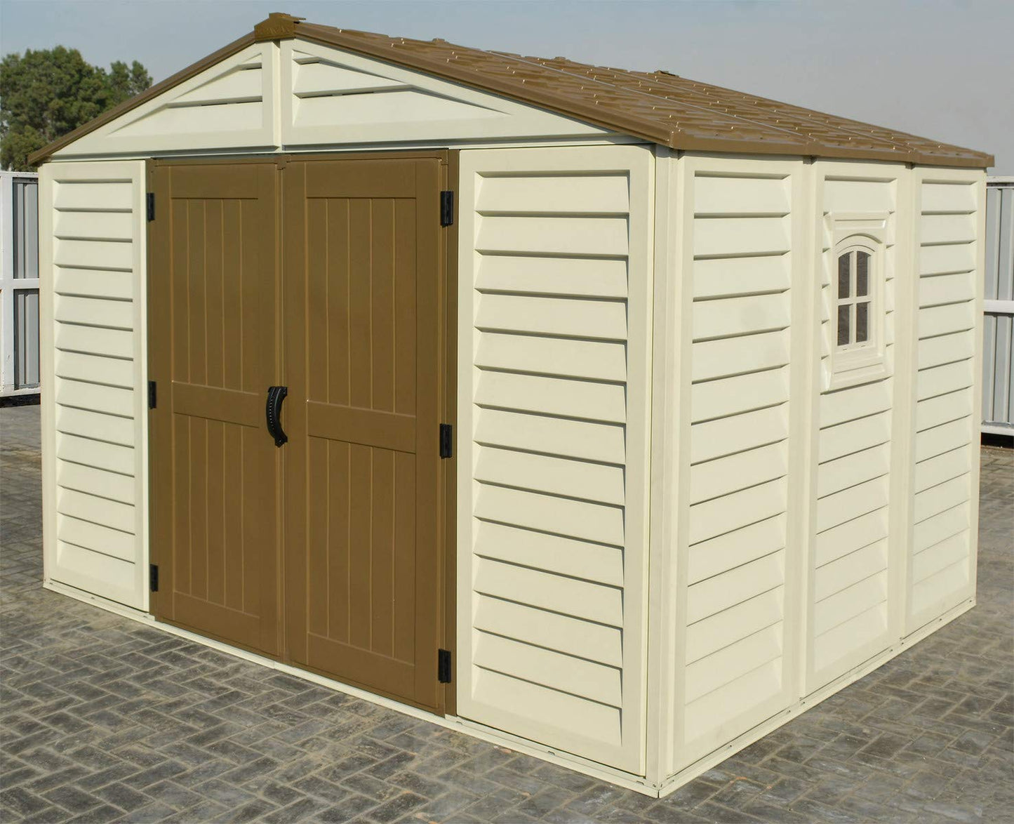 Duramax 0638801402145 Woodbridge Plus Abri de jardin en plastique 10,5 x 8 avec kit de fondation et fenêtre fixe - ivoire et marron - Garantie 15 ans, 10 x 8, marron et ivoire