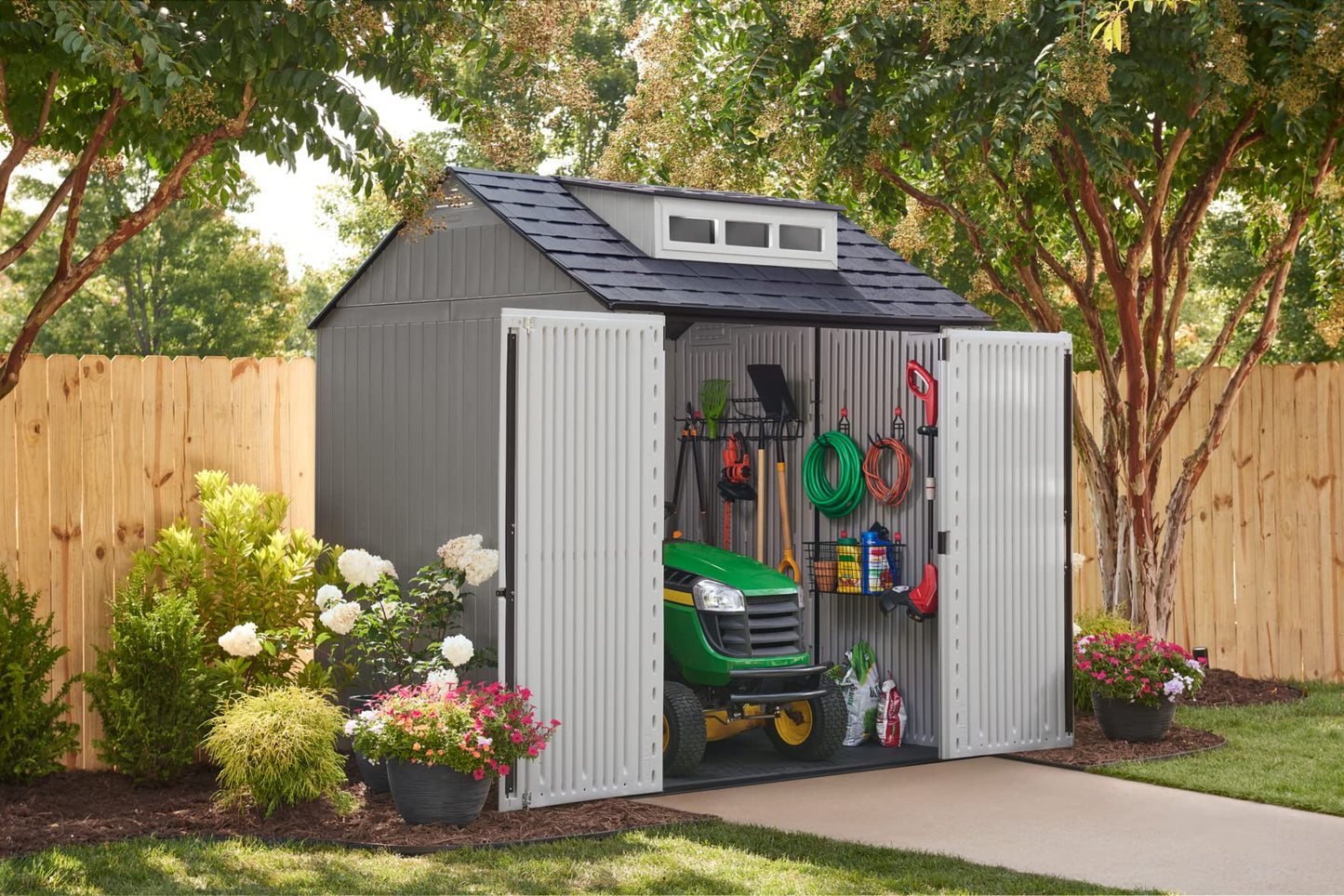 Rubbermaid Abri de rangement extérieur en résine résistant aux intempéries, 7 x 7 pieds, gris simple/onyx, pour jardin/arrière-cour/maison/piscine 7'x7'