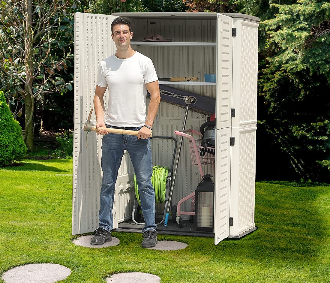 Kinying Armoire de rangement extérieure, hangar de rangement vertical parfait pour ranger les meubles de patio, les accessoires d'outils de jardin, les vélos, les chaises de plage et la tondeuse à gazon, 4 x 2,5 pieds blanc cassé-02B