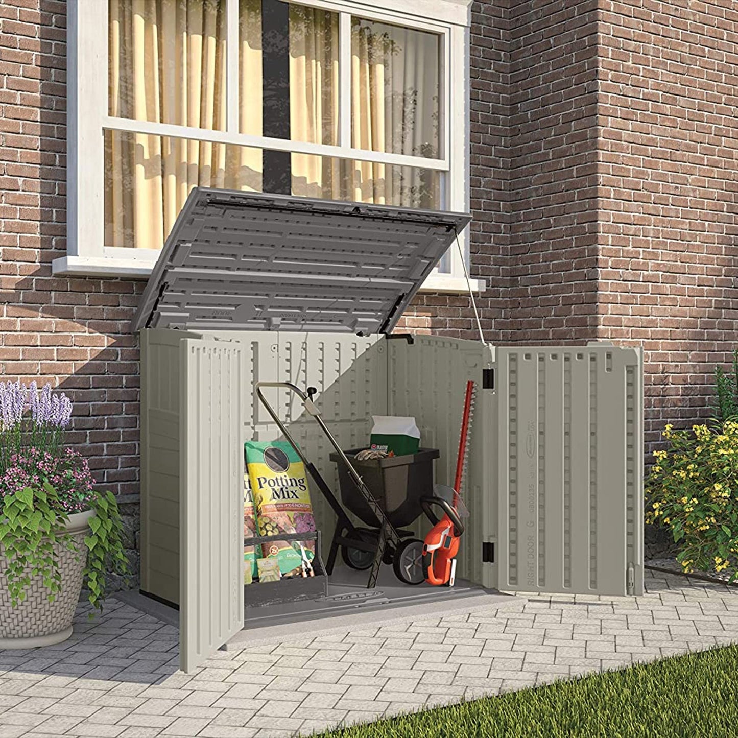 Suncast BMS2500 53 x 31,5 x 45,5 horizontal 34 pieds cubes abri de rangement extérieur en résine avec sol pour jardin, garage ou patio en ivoire (paquet de 2)