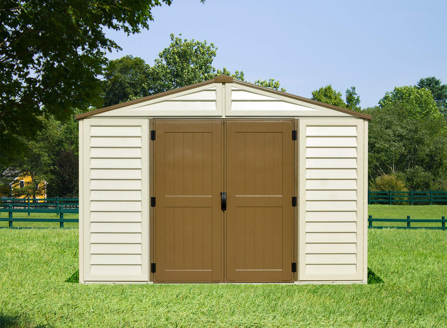 Duramax 0638801402145 Woodbridge Plus Abri de jardin en plastique 10,5 x 8 avec kit de fondation et fenêtre fixe - ivoire et marron - Garantie 15 ans, 10 x 8, marron et ivoire