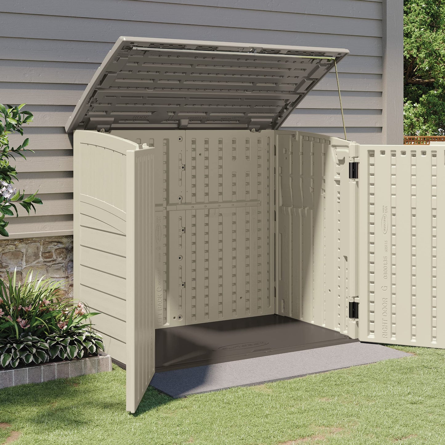 Suncast BMS2500 53 x 31,5 x 45,5 horizontal 34 pieds cubes abri de rangement extérieur en résine avec sol pour jardin, garage ou patio en ivoire (paquet de 2)
