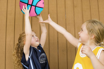 Ballon de basket pour enfants taille 3 (22"), ballons de basket pour jeunes taille 5 (27,5") pour jouer à des jeux Cour intérieure, parc extérieur, plage et piscine Bleu rose