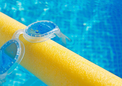 Nouilles de piscine, FixFind Lot de 5 nouilles de natation en mousse creuse de 52 pouces, nouilles en mousse brillantes pour la natation, les projets flottants et d'artisanat Jaune et rouge