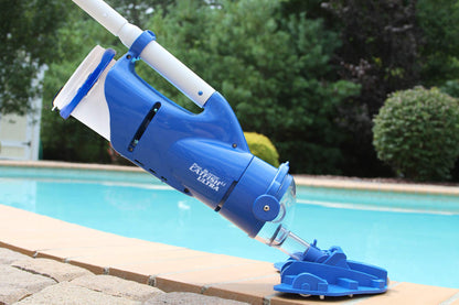 POOL BLASTER Catfish Ultra Rechargeable, alimenté par batterie, nettoyeur de piscine, idéal pour les piscines creusées et les piscines hors sol pour nettoyer les feuilles, la saleté et le sable et le limon.