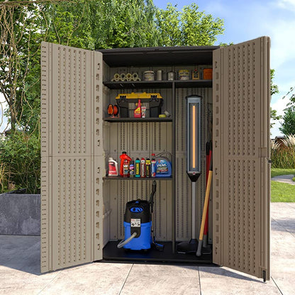 HOMSPARK Abri de rangement extérieur vertical résistant aux intempéries, abri de jardin en résine de 52 pieds cubes avec portes verrouillables, armoire de rangement extérieure double couche pour cour, jardin, patio, toit gris pelouse, mur marron, sol noir 