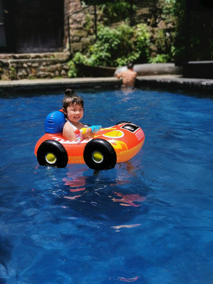 Grand flotteur gonflable de piscine de bateau de pompier d'été pour des enfants avec le pistolet à eau intégré, porteur gonflable pour des enfants âgés de 3-7 ans flotteur de camion de pompier