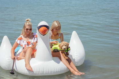 SWIMLINE Original Giant Ride On Inflatable Pool Float Lounge Series | Flotteurs W/jambes stables ailes grand gonflement ridable été plage natation fête grand radeau tube décoration Tan jouets pour enfants adultes cygne original