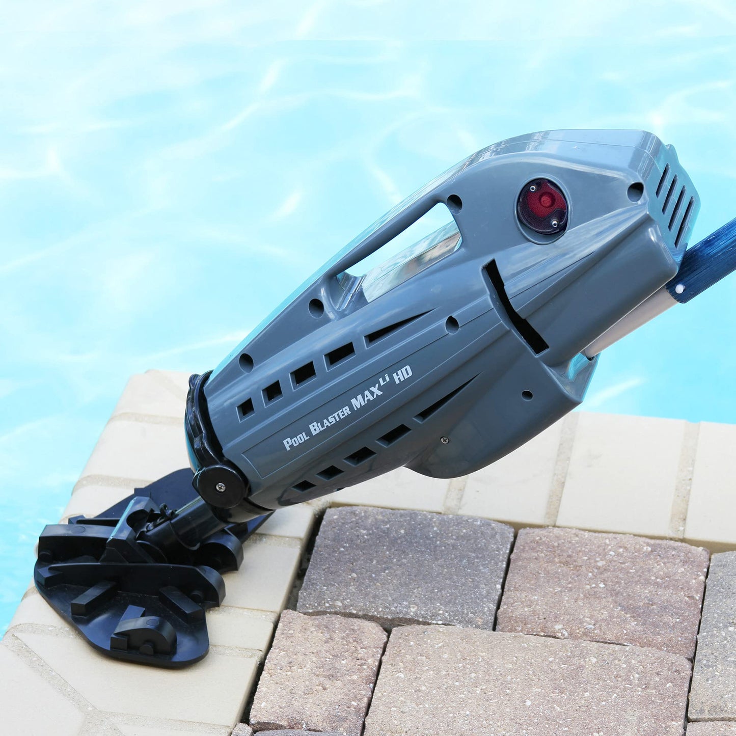 Aspirateur de piscine sans fil POOL BLASTER Max HD – Nettoyage intensif avec grande capacité, nettoyeur de piscine rechargeable portable pour piscine creusée et hors sol, design sans tuyau par Water Tech