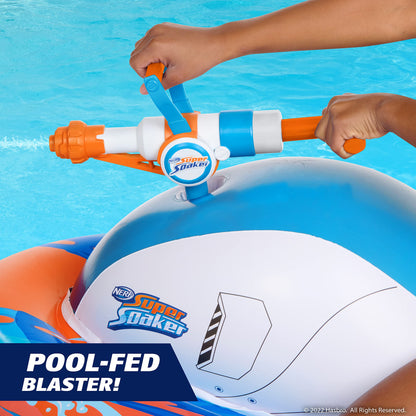 NERF Super Soaker Stormforce Ride-On Racer – Flotteur de piscine gonflable avec méga blaster alimenté en piscine