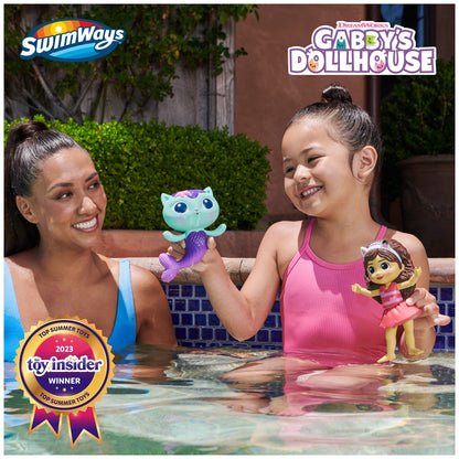 Swimways Gabby's Dollhouse Figurines flottantes, accessoires de piscine et jouets de piscine pour enfants, articles de fête et jouets aquatiques pour enfants de 3 ans et plus, Gabby &amp; Mercat Lot de 2 figurines flottantes