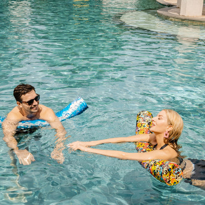 Nouilles de piscine IMMERSA Jumbo, revêtement en vinyle à base d'eau de qualité supérieure et nouilles en mousse souple résistantes aux UV pour nager et flotter, flotteurs de lac, flotteurs de piscine pour adultes et enfants. Chaussures