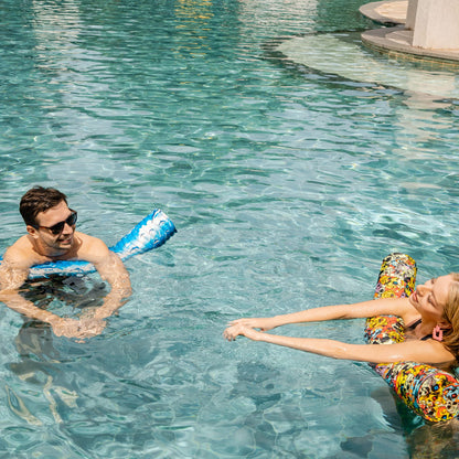 Nouilles de piscine IMMERSA Jumbo, revêtement en vinyle à base d'eau de qualité supérieure et nouilles en mousse souple résistantes aux UV pour nager et flotter, flotteurs de lac, flotteurs de piscine pour adultes et enfants. Chaussures