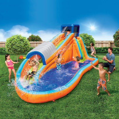 Banzai Surf Rider Water Park, Longueur : 17 pi 7 po, Largeur : 9 pi 6 po, Hauteur : 7 pi 11 po, Toboggan aquatique extérieur gonflable avec mur d'escalade, toboggan tunnel et pataugeoire lagon